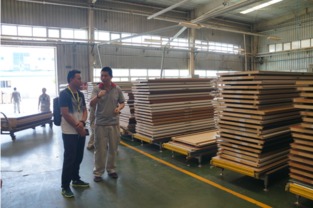 走進(jìn)霍爾茨工廠，揭秘環(huán)保生態(tài)木門(mén)的制作奧秘